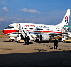 广州白云机场物流航空快运业稳步发展的原因是什么？